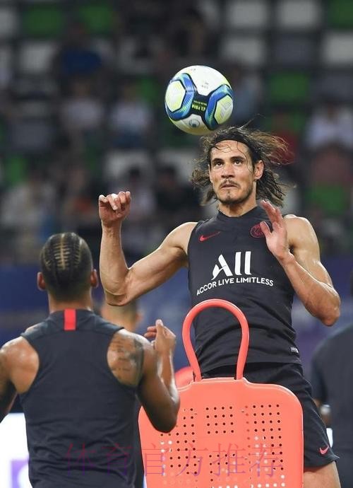 卡瓦尼的身边人确认球员可能在明年1月加盟皇马