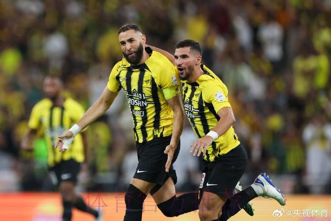 卡塞米罗:本泽马身穿9号球衣 但他的能力是10分 卡塞米罗:本泽马身穿9号球衣 但他的能力是10分